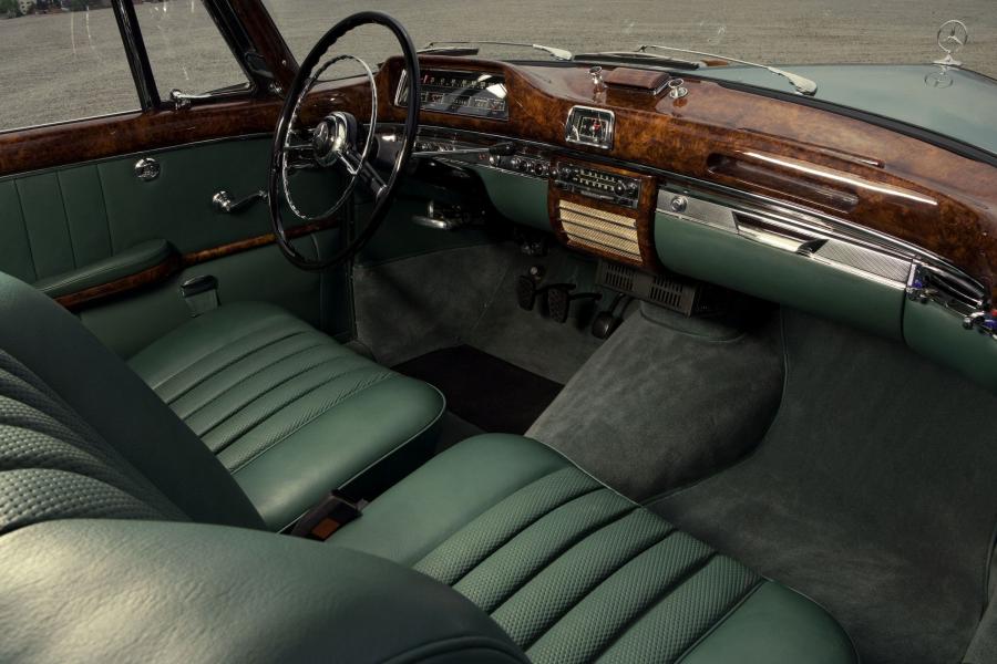  Mercedes-Benz 220S 1956 года  (фото 15 из 19)